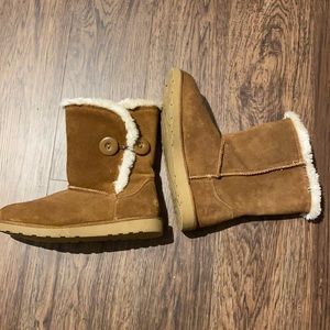 Kohl’s Ugg look alike furry boots 8